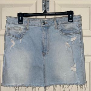 Forever 21 Lightwash Distressed Jean Skirt Size 30